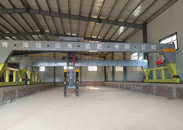 1200-3000mm Loại bánh còn lại đậu nành / đống ngô composting máy Turner