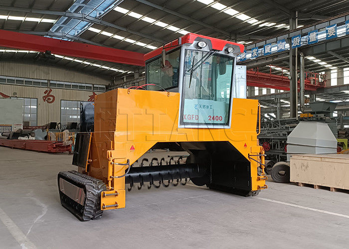 Máy ủ phân hữu cơ kiểu bò trên dây chuyền sản xuất