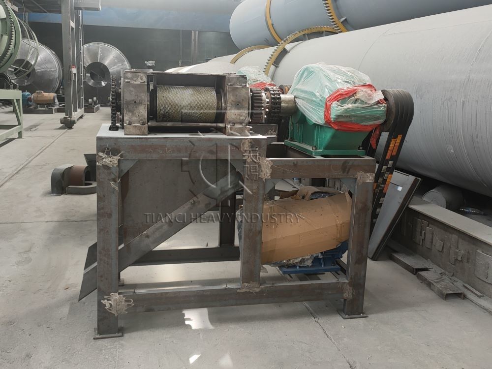 Máy granulator cuộn kép tùy chỉnh cho sản xuất hạt phân bón hóa học NPK
